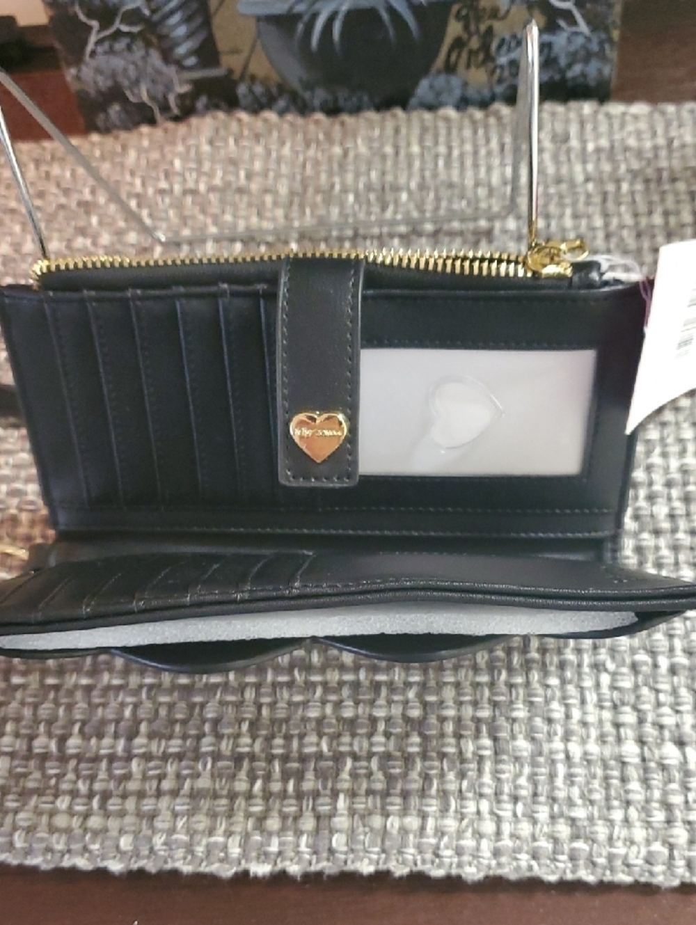 Betsey Johnson White Heart Leopard Print Wristlet/Wallet with Black Trim - Picture 6 of 12